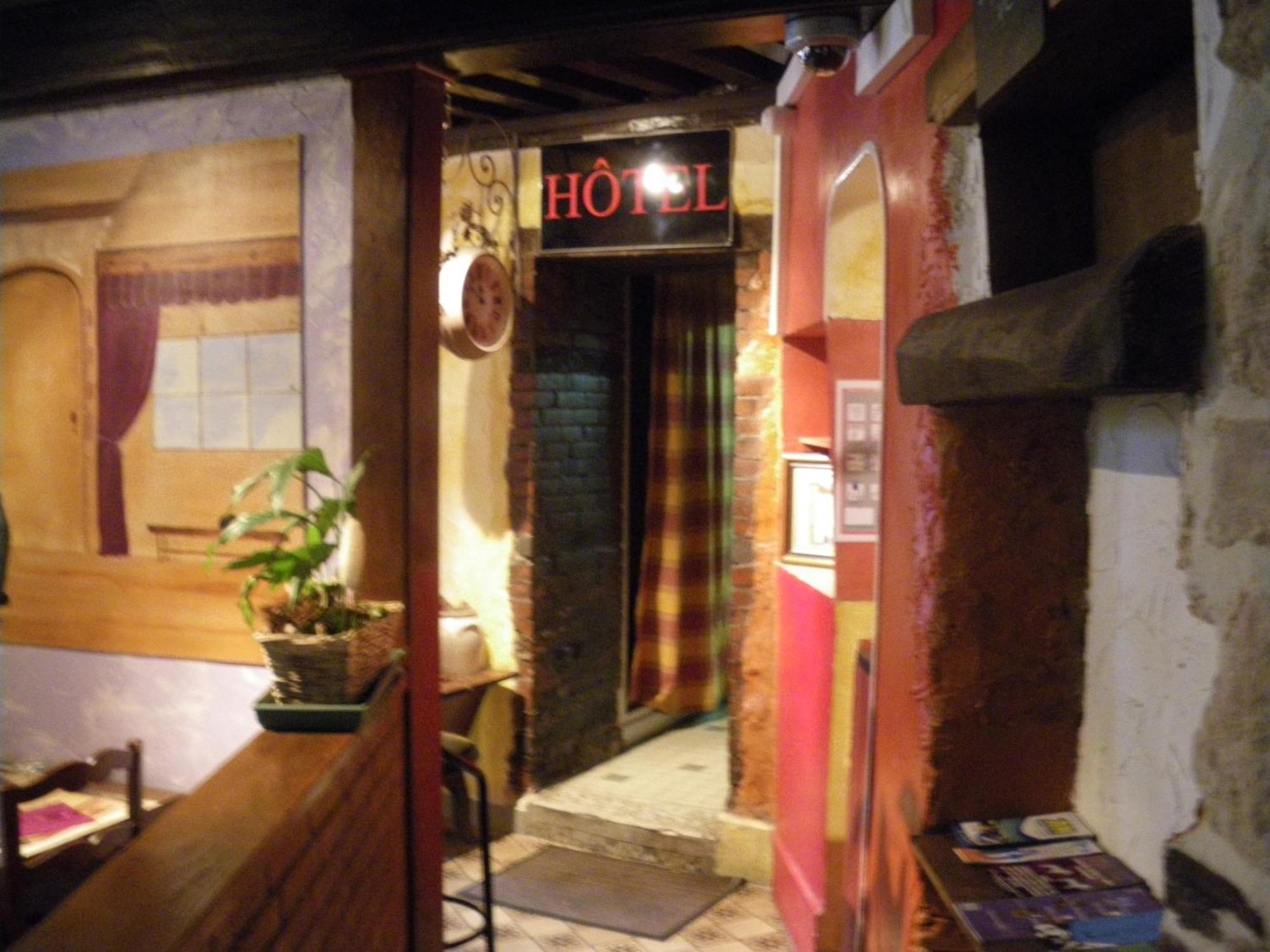 Hotel Restaurant Du Lion D'Or 샤또시농 외부 사진